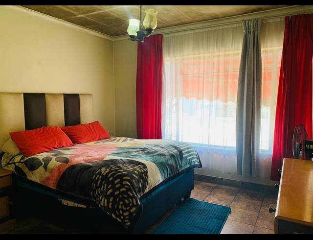 2 BEDROOM FLAT FOR SALE IN VEREENIGING CENTRAL